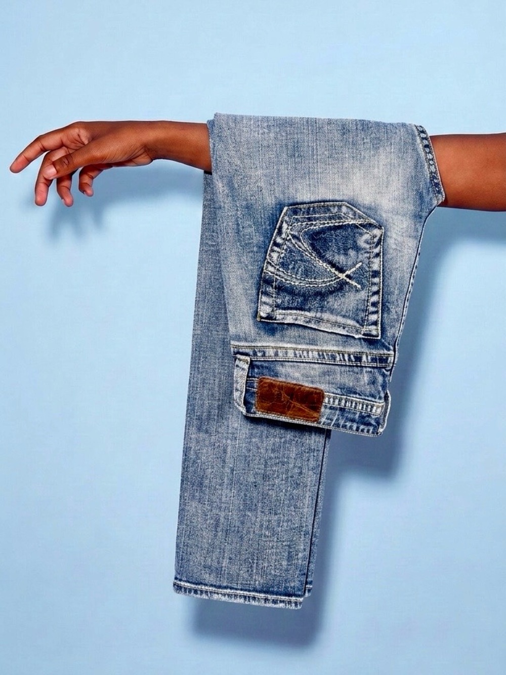 Silver Jeans Lola 17 Y2K Low Rise Bootcut Distressed Denim 25/33